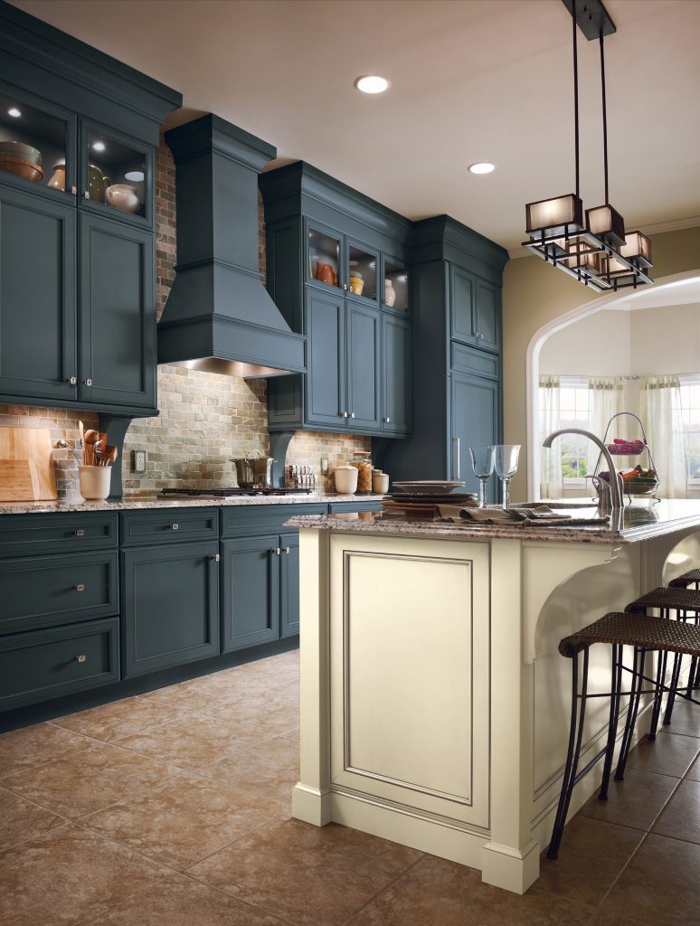 KraftMaid Kitchen Of The Year Designer Cabinets Online   THDBEHR AA6M MA F43M F49M RS 001 774x1024 