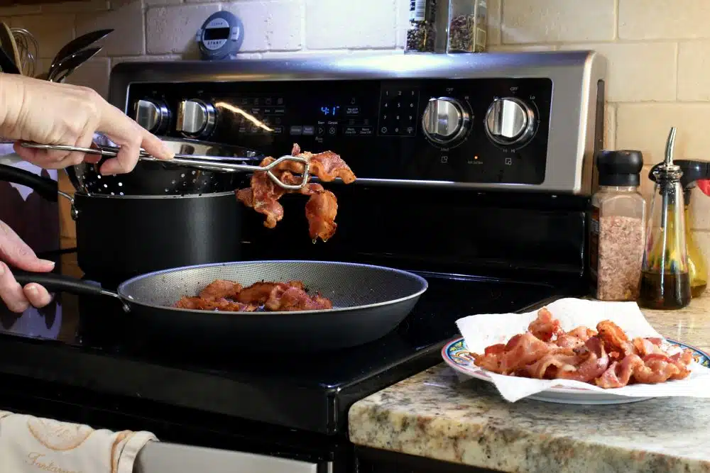 How to Degrease Kitchen Cabinets